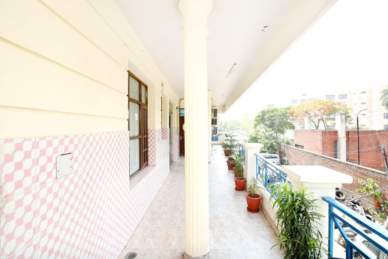 Chandīgarh Oyo 2530 Surya Palace מראה חיצוני תמונה