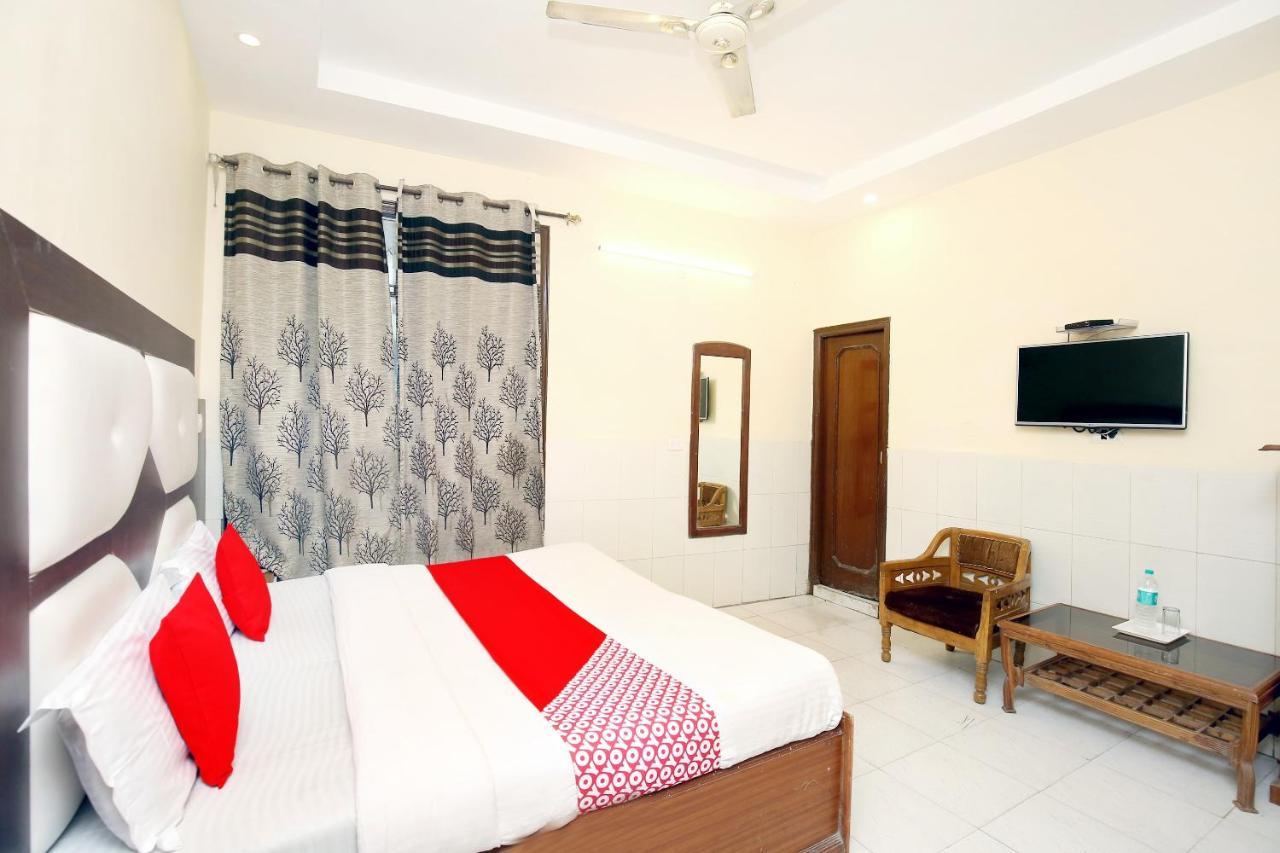 Chandīgarh Oyo 2530 Surya Palace מראה חיצוני תמונה